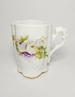 Kvetinový porcelánový hrnček