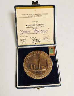Pamätná plaketa "Budovateľ energokomplexu Vojany" 1974
