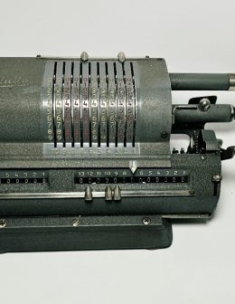 Švédska mechanická kalkulačka ADDO